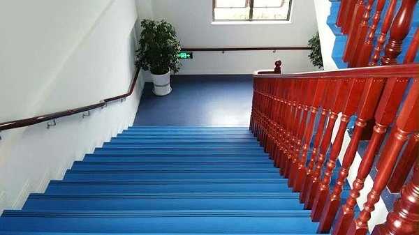 盐城建湖市童蕾蓝天幼儿园楼梯踏步铺设效果图
