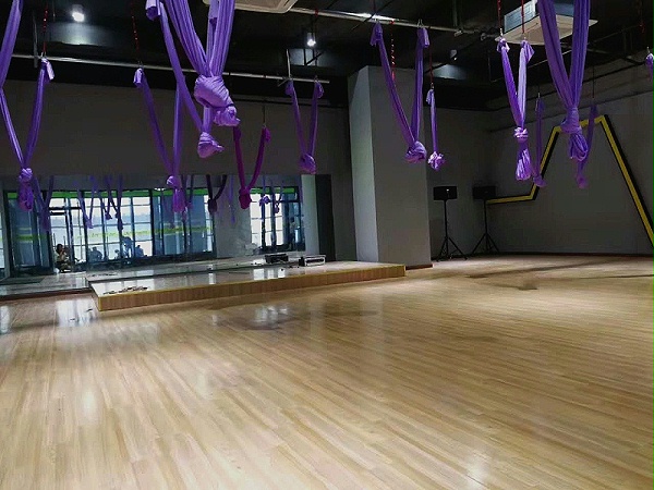 瑜伽馆地面用塑胶地板