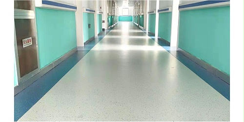 同质透心PVC塑胶地板为什么能达到医院的环境要求？