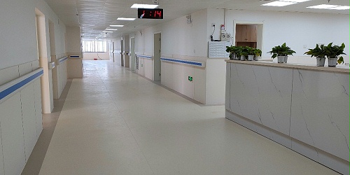 凤城橡塑坚持打造PVC地板环保理念， 地面也可以“呼吸”！