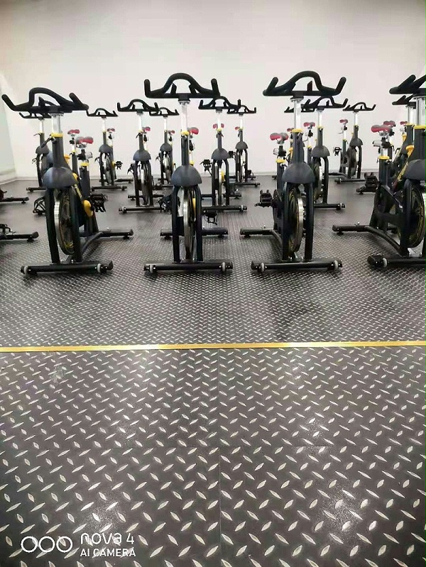 健身房钢板纹PVC片材地板
